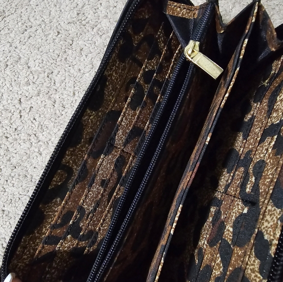 St. John Wallet - Picture 2 of 3